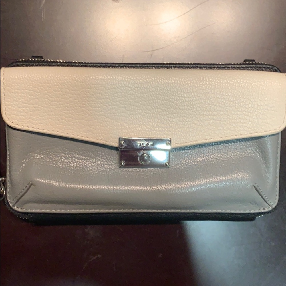 Tumi New women’s Stockton phone wallet Larkin SLG